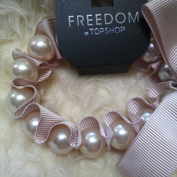 Pearl and soft pink bracelet - Picture 3 of 5